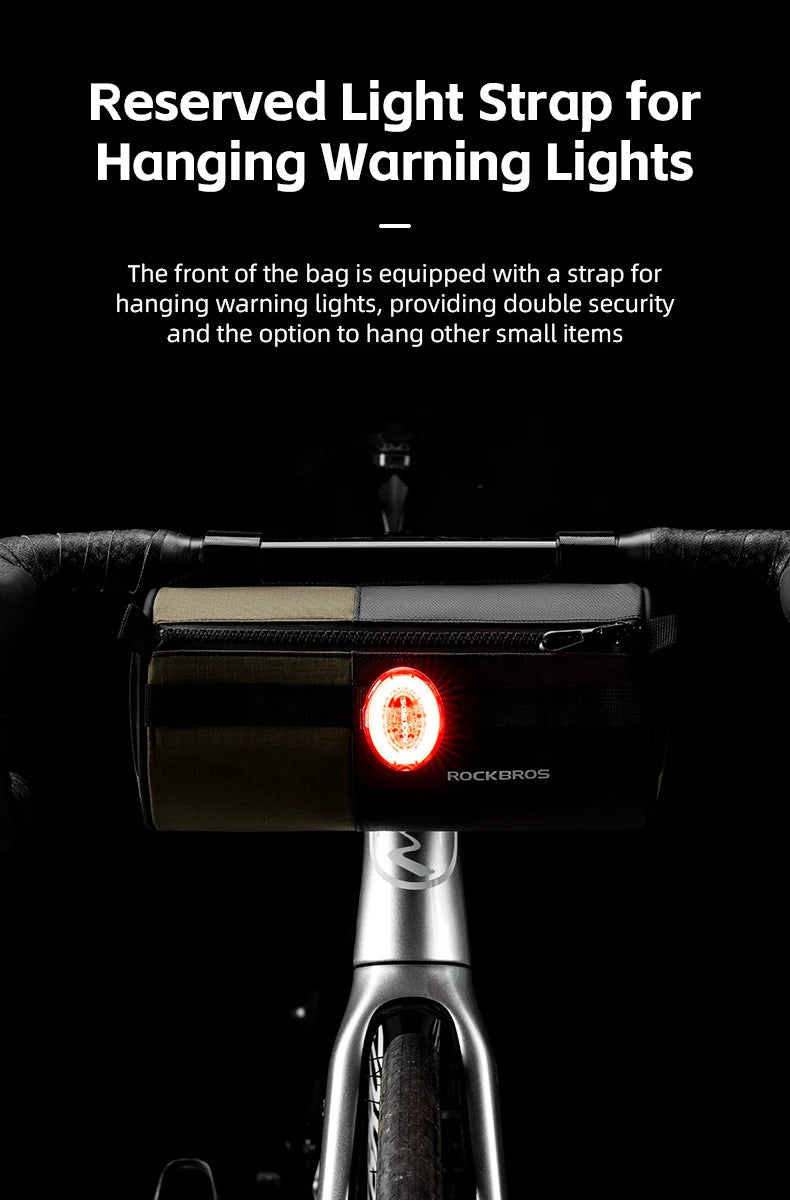 Reserved Light Strap for Hanging Warning Lights — face avant sacoche ROCKBROS avec feu de sécurité accroché sur la sangle frontale, vue frontale de nuit