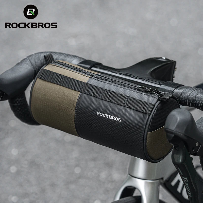 Sacoche de guidon ROCKBROS 1,7L bicolore noir/kaki montée sur cintre de vélo de route — vue de côté, logo réfléchissant ROCKBROS en face avant