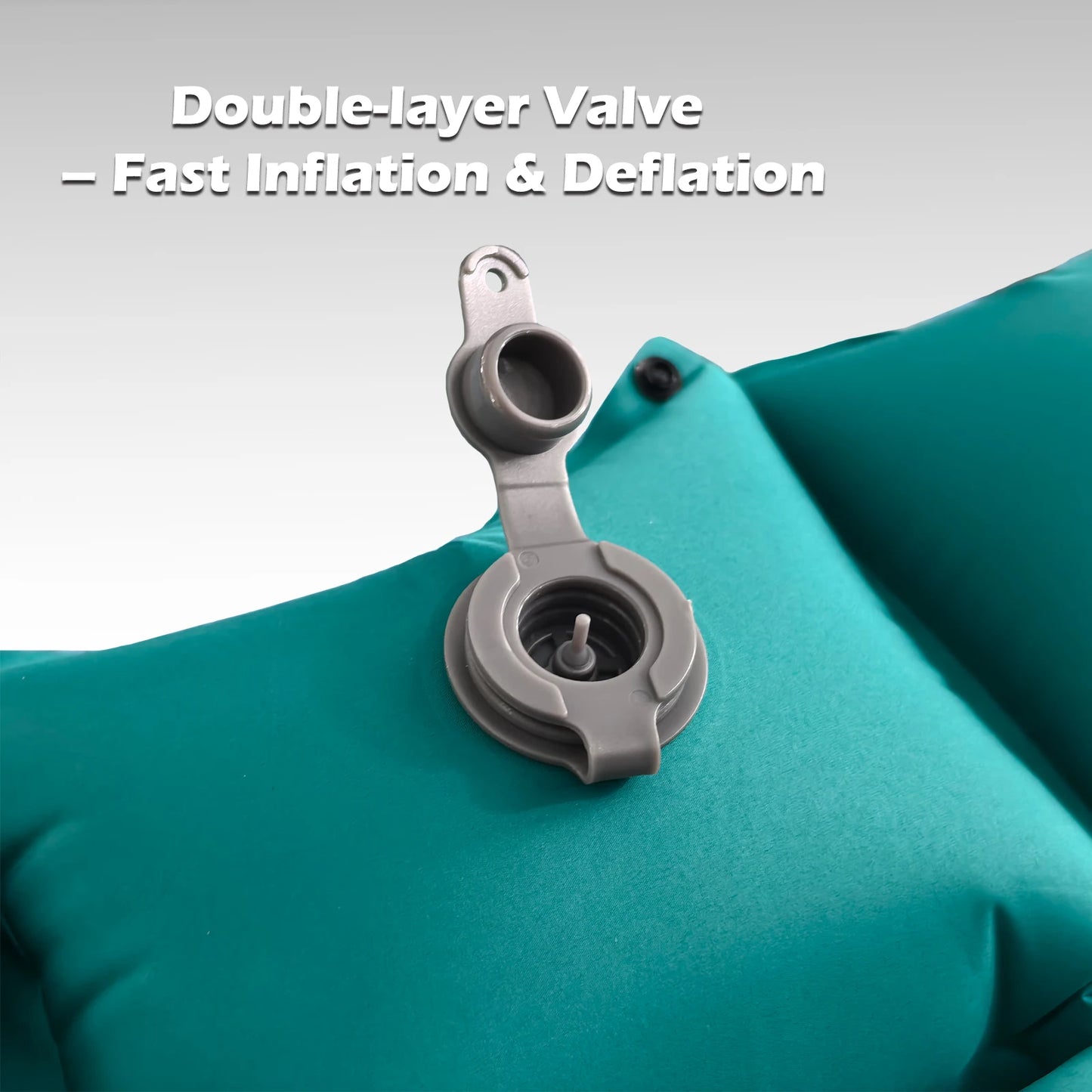 'Double-layer Valve — Fast Inflation & Deflation' — gros plan sur la double valve du matelas bleu paon
