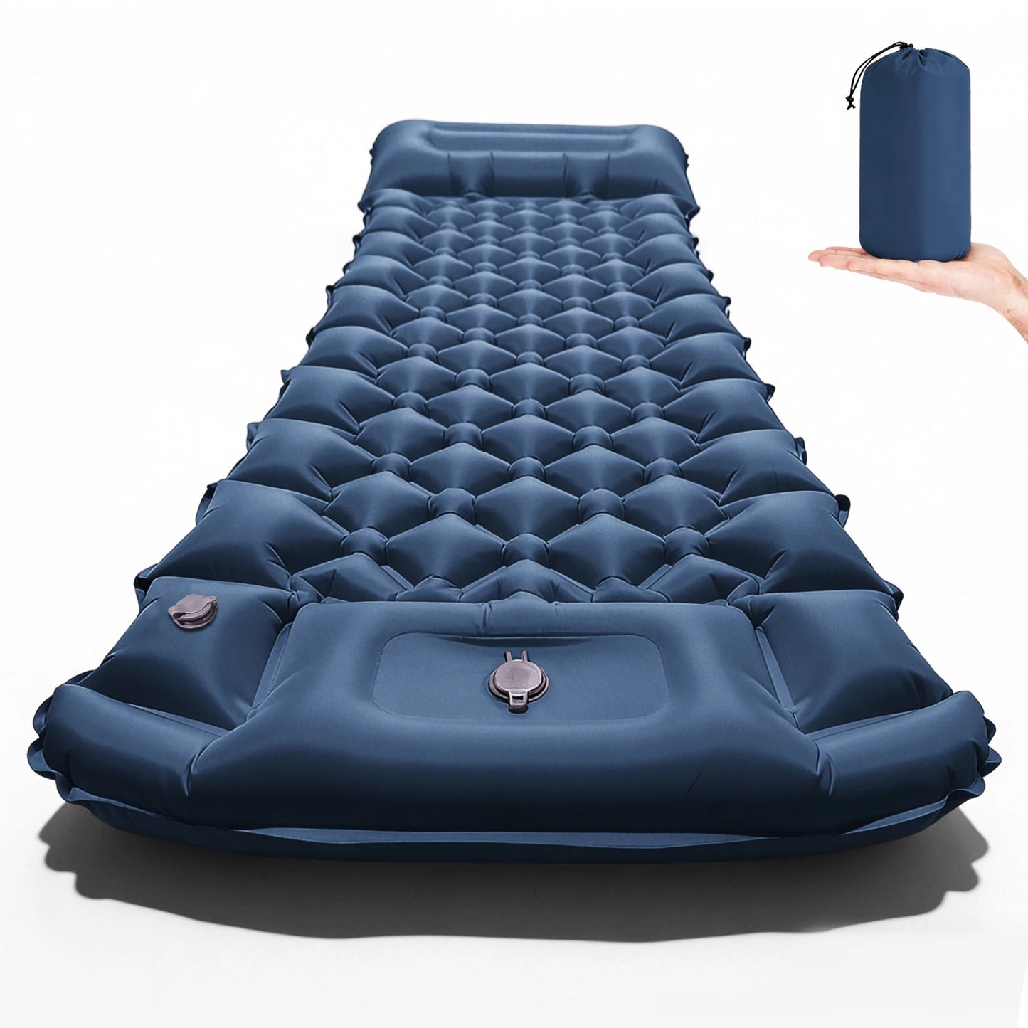 Variante Bleu marine — matelas gonflable bleu marine avec oreiller intégré et sacoche de transport, fond blanc