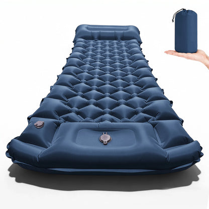 Variante Bleu marine — matelas gonflable bleu marine avec oreiller intégré et sacoche de transport, fond blanc
