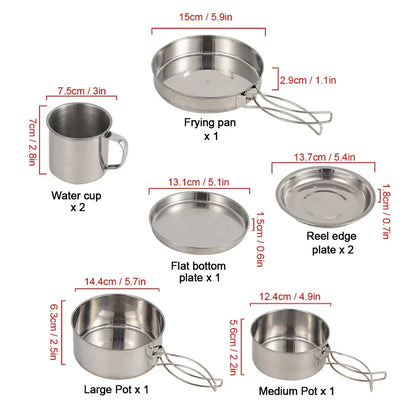 Schéma coté de toutes les pièces avec dimensions : poêle 15×2,9cm, grandes casseroles 14,4×6,3cm et 12,4×5,6cm, tasses 7,5×7cm