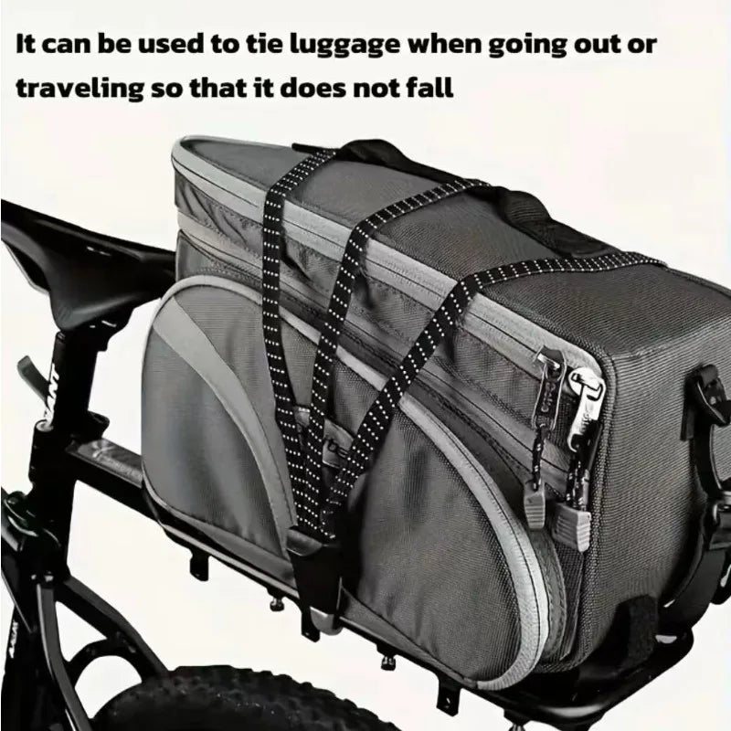 Sandow maintenant une sacoche grise de voyage sur porte-bagage de vélo — usage en bikepacking