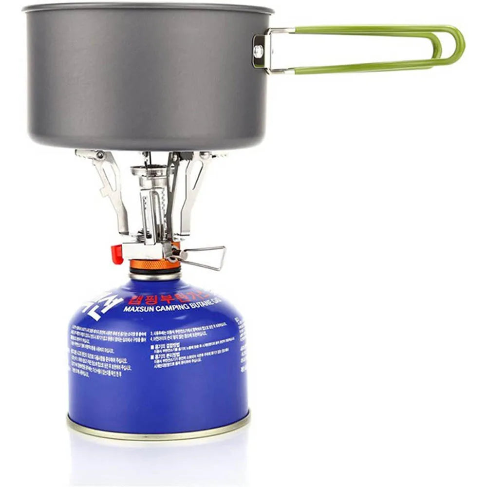 Réchaud monté sur une cartouche gaz bleue Maxsun Camping Butane avec casserole à poignée verte posée dessus