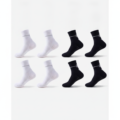 Studio : dix chaussettes alignées, cinq blanches et cinq noires, lot 5 blanc + 5 noir