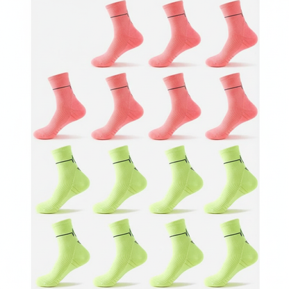 Studio : dix chaussettes alignées, cinq corail et cinq vert fluo, lot 5 rose + 5 vert fluo