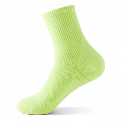 Studio : une chaussette vert fluo seule, vue de profil
