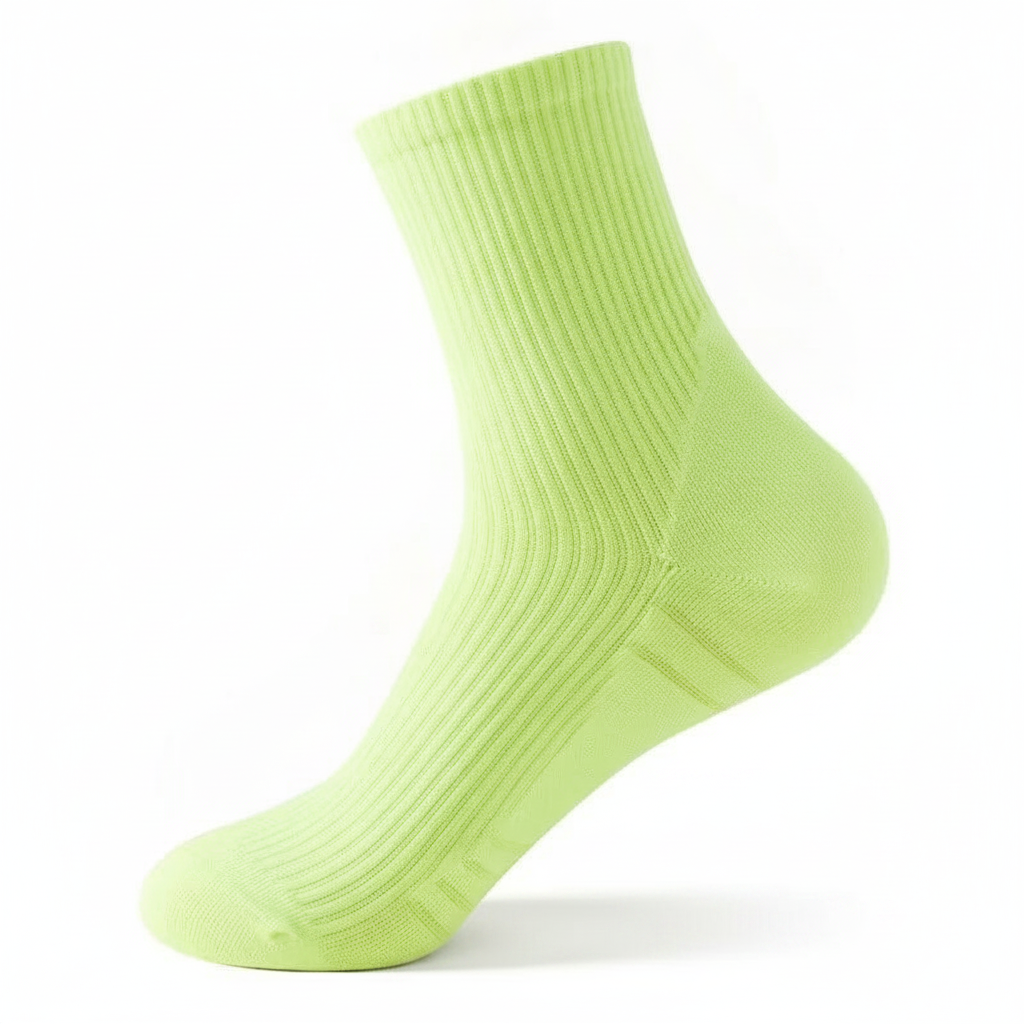 Studio : une chaussette vert fluo seule, vue de profil