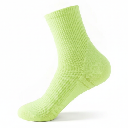 Studio : une chaussette vert fluo seule, vue de profil