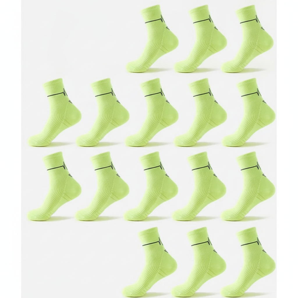 Studio : dix chaussettes vert fluo alignées en rangées, lot de 10 paires vertes