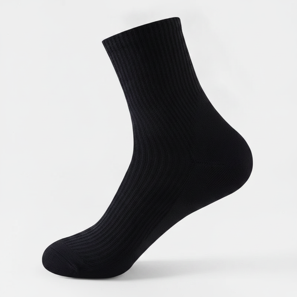 Studio : une chaussette noire seule, vue de profil