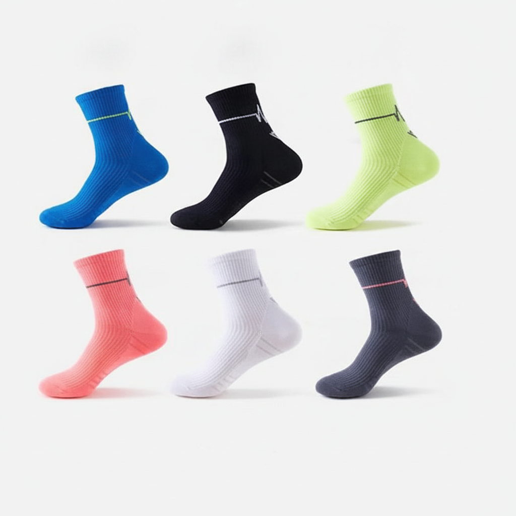 Studio : six chaussettes de coloris différents alignées côte à côte, illustrant le lot 3 paires couleur aléatoire