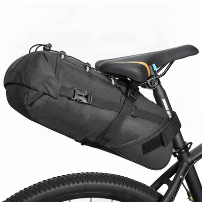 Sacoche de selle Velotrip 10L noire montée sous la selle — vue studio détaillée