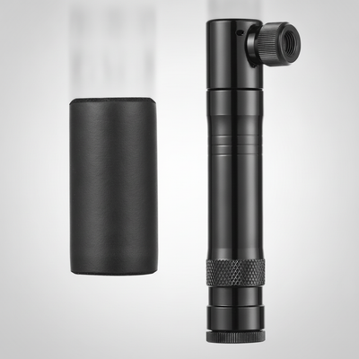 Kit gonfleur CO2 Velotrip noir, vue studio avec son manchon de protection en mousse