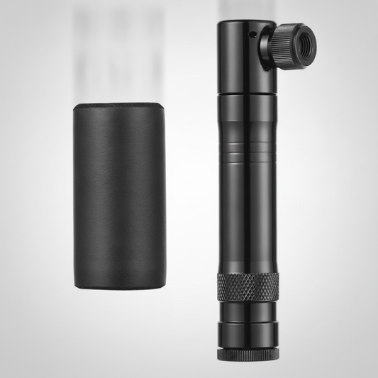Kit gonfleur CO2 Velotrip noir, vue studio avec son manchon de protection en mousse