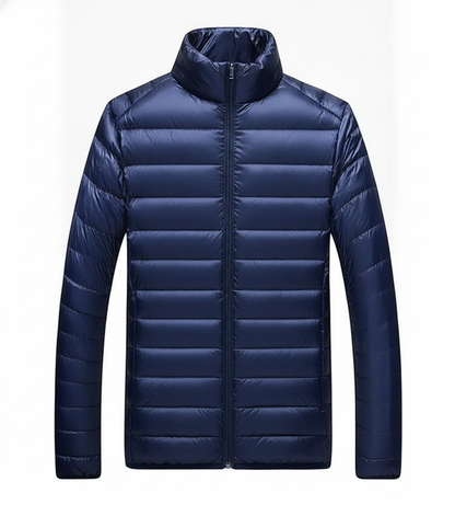 Doudoune homme légère à duvet, coloris marine, vue de face sur fond neutre